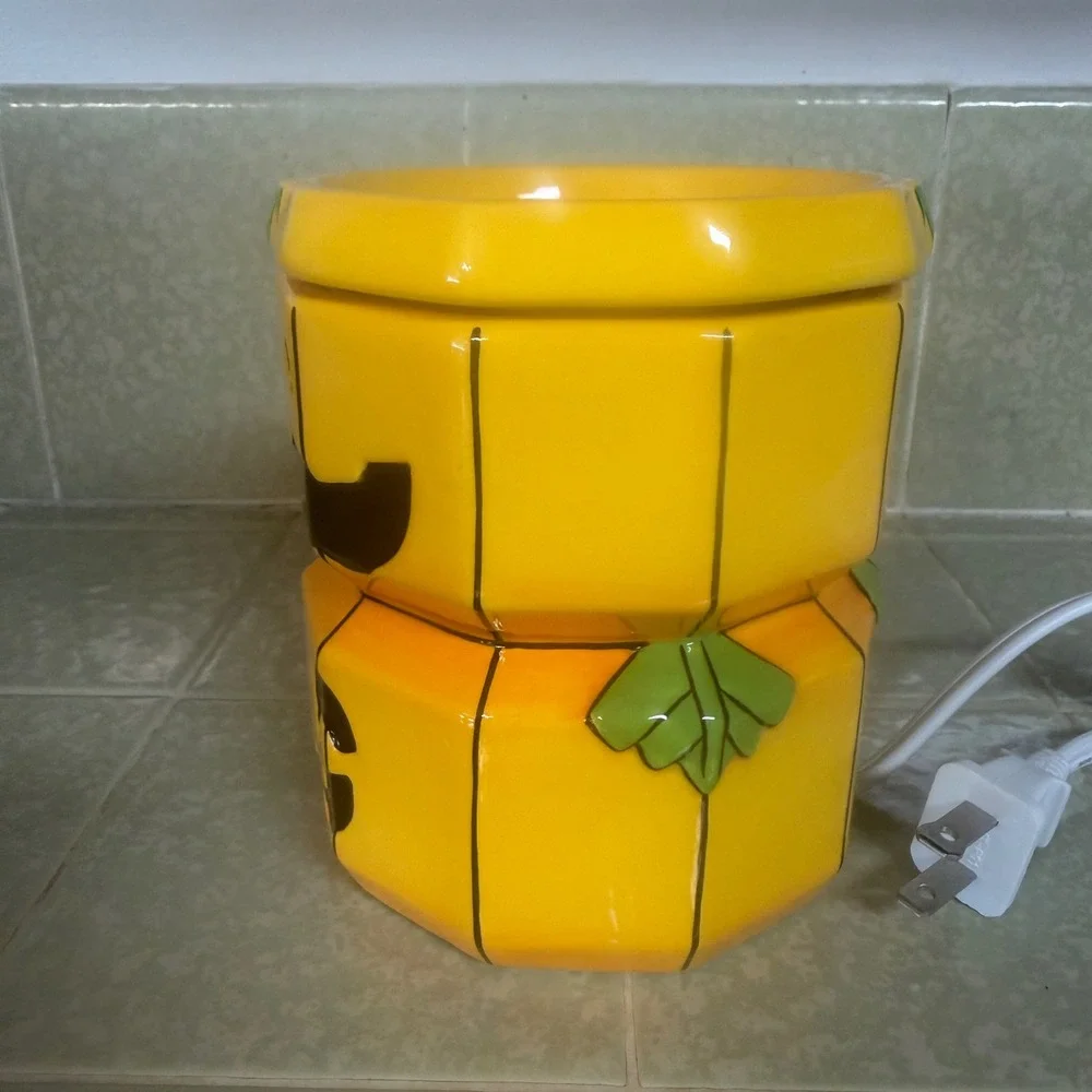 Halloween Forevermore Jack-O-Lantern Ceramic Wax Warmer Electric Pumpkin‎ P09A